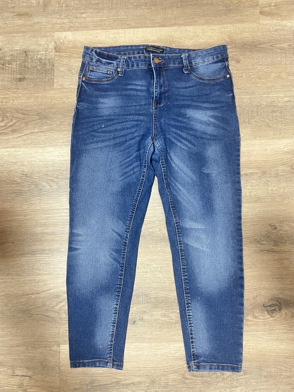 Celebrity Pink Jeans Women's 13/31 Blue Denim Stretch Mid Rise Skinny Distressed